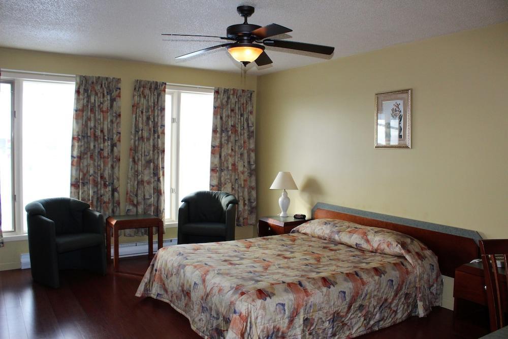 Motel Quatre Saisons Форествилл Экстерьер фото