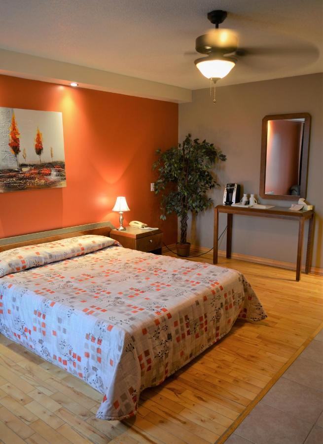 Motel Quatre Saisons Форествилл Экстерьер фото