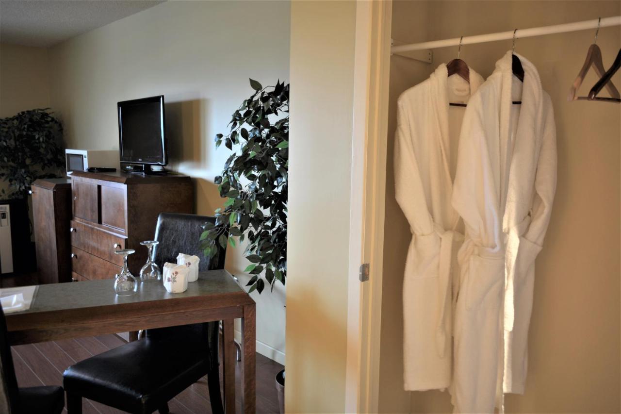 Motel Quatre Saisons Форествилл Экстерьер фото